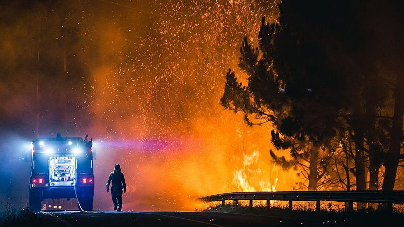 Un incendio en Boiro, A Coruña, obliga a desalojar a más de 700 personas en un camping