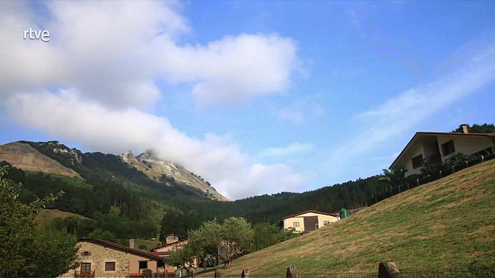 Probabilidad de tormentas y chubascos fuertes en el entorno de Pirineos, sistema Ibérico y Navarra. Temperaturas elevadas en amplias zonas del país