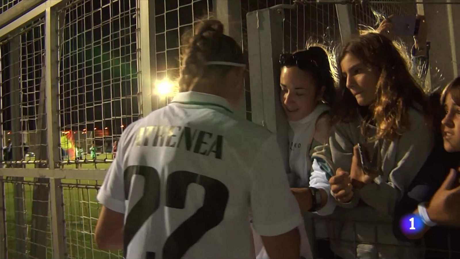 Esther y Athenea se incorporan a la pretemporada del Real Madrid como estrellas -- Ver ahora