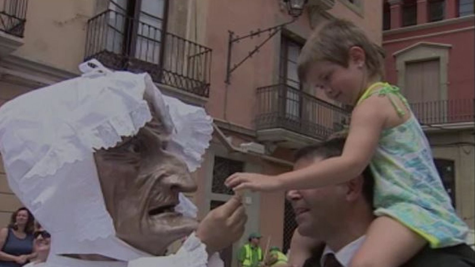 Arxiu TVE Catalunya - La pregunta - Feu festa major?