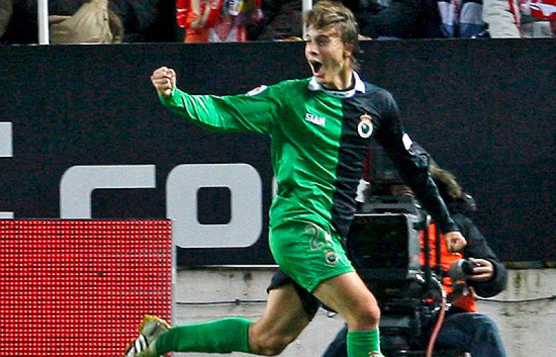 Los grandes del fútbol han puesto sus ojos en el joven de 18 años del Racing, Sergio Canales, como uno de sus principales objetivos.