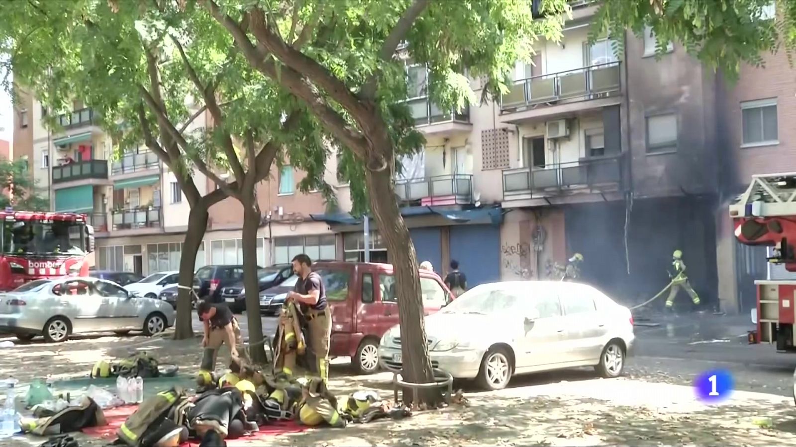 Incendi en uns baixos a Sant Adrià de Besòs