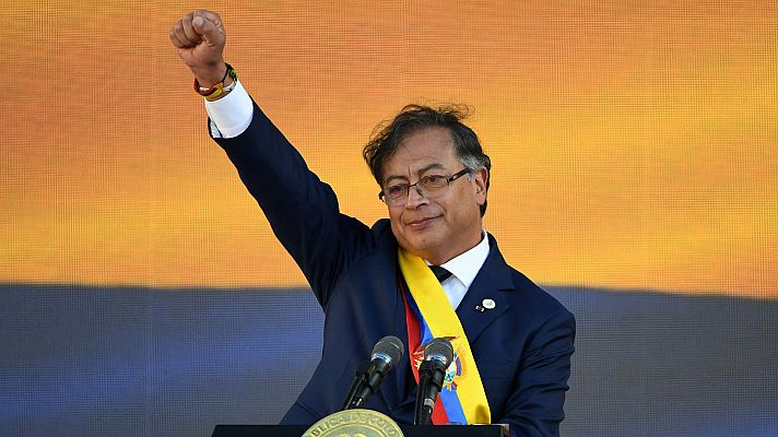 Telediario 1 - Gustavo Petro jura como primer presidente de izquierdas de Colombia