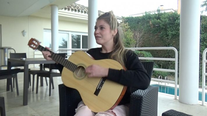 Claudia y su cover de Niña Pastori y Britney Spears