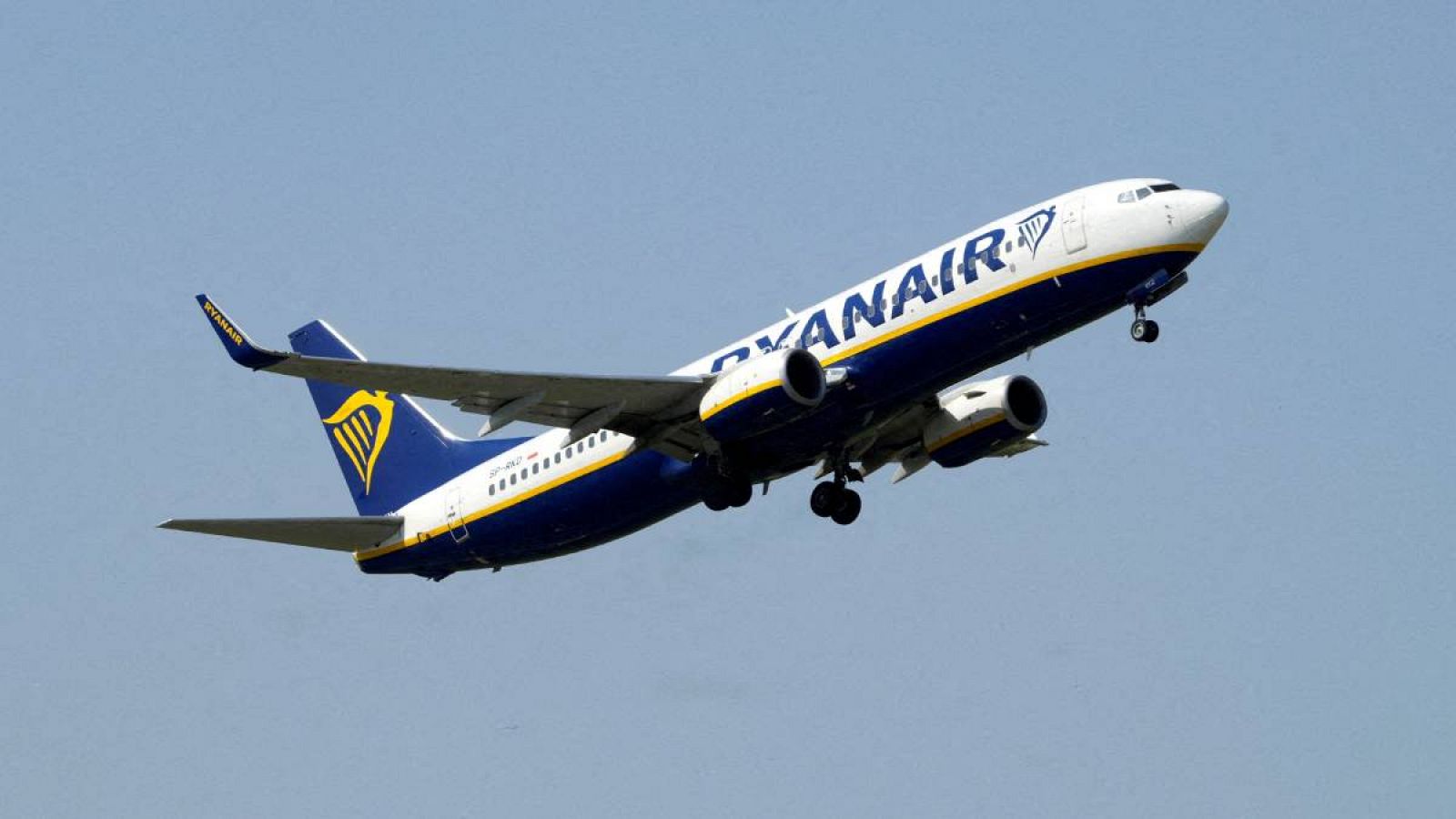 Diez vuelos cancelados y 233 retrasos en el primer día de la nueva huelga de Ryanair