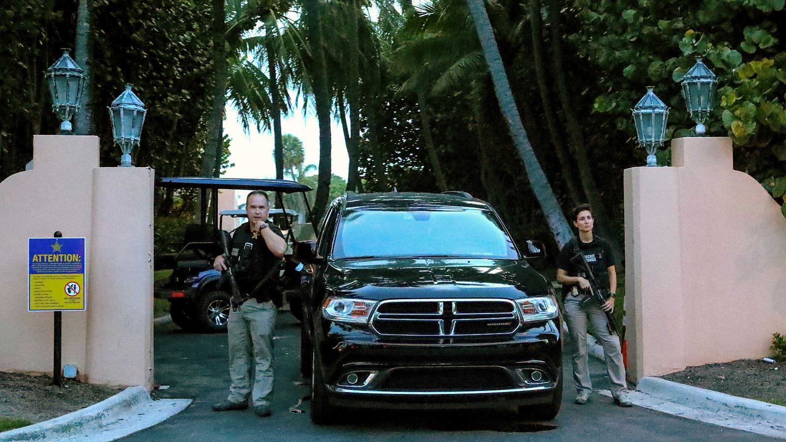 El FBI busca documentos oficiales en la casa de Trump en Florida