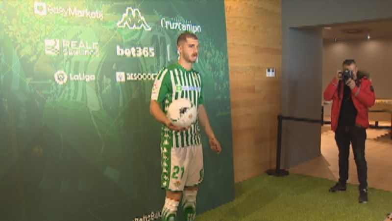 Álex Moreno se queda en el Betis - Ver ahora