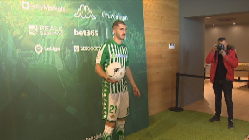 Álex Moreno se queda en el Betis - Ver ahora