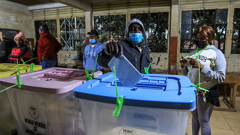 Kenia elige a su presidente en unas reñidas elecciones generales con moderada participación