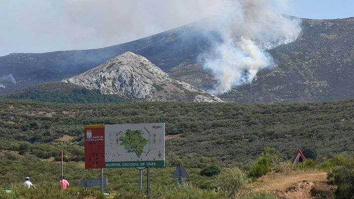 El fuego no da tregua en Castilla y León y provoca retenciones en La Jonquera