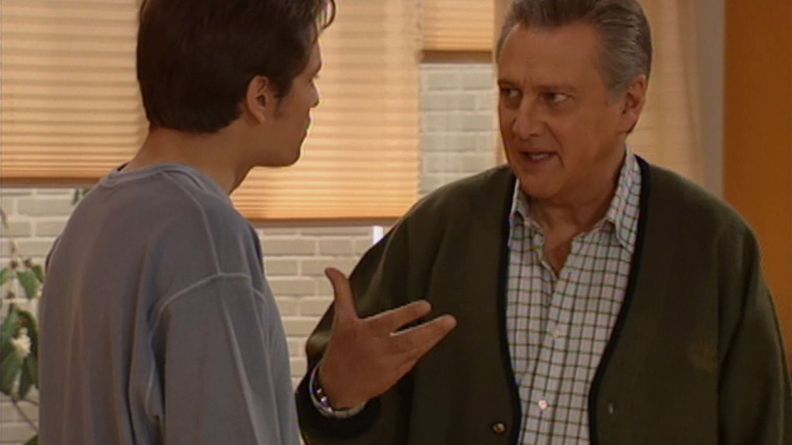 Un hombre solo - Y todo a media luz - Ver ahora