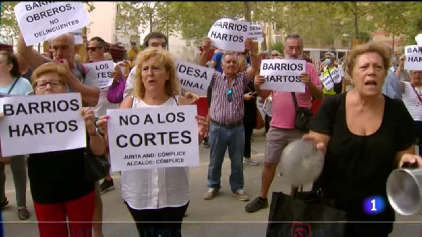 Barrios hartos en Sevilla por los cortes de luz