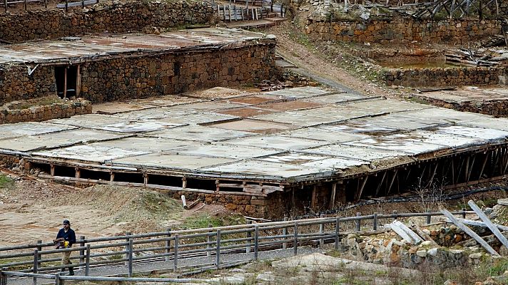Telediario 1 - La cosecha de sal en Álava alcanza una producción nunca vista debido al exceso de calor