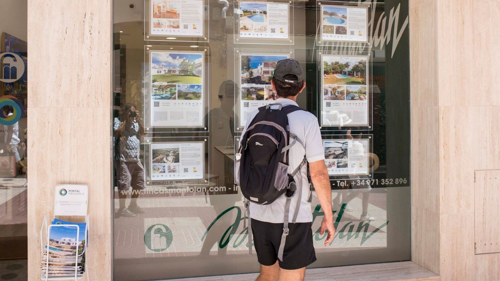 La emancipación juvenil sube ligeramente por primera vez desde la crisis de 2008, pero solo el 15,6% de los jóvenes puede hacerlo.