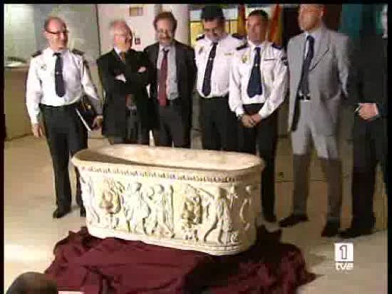 Aparece en Barcelona una bañera romana robada en la capital italiana