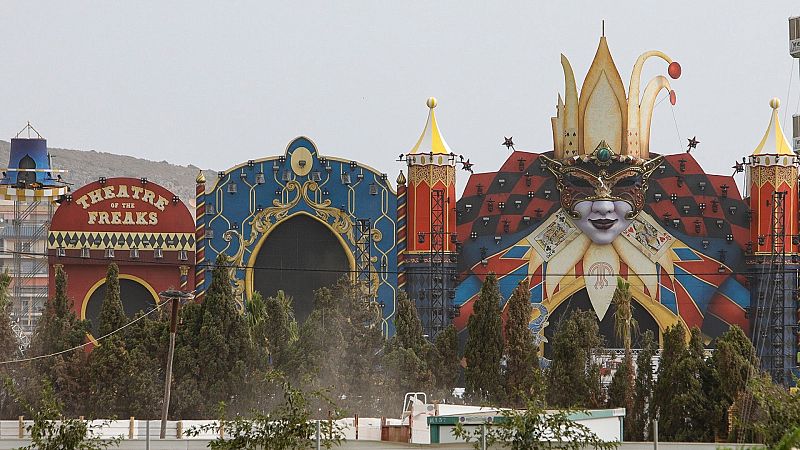 Desalojan el 'camping' de Cullera tras la cancelación del Medusa Festival