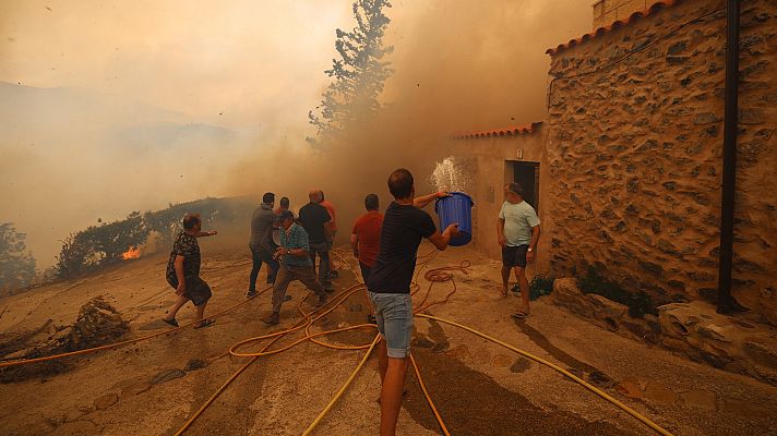Más de 1.500 desalojados por el fuego en Añón de Moncayo