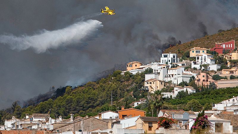 El incendio de Vall d'Ebo, Alicante, sigue activo tras calcinar 6.500 hectáreas  