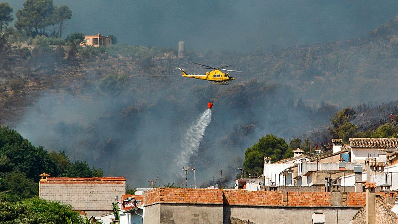 El incendio de Vall d'Ebo, Alicante, avanza sin control tras arrasar más de 9.000 hectáreas