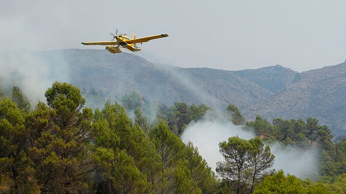El incendio de Vall d'Ebo, Alicante, sigue sin control y avanza en tres frentes