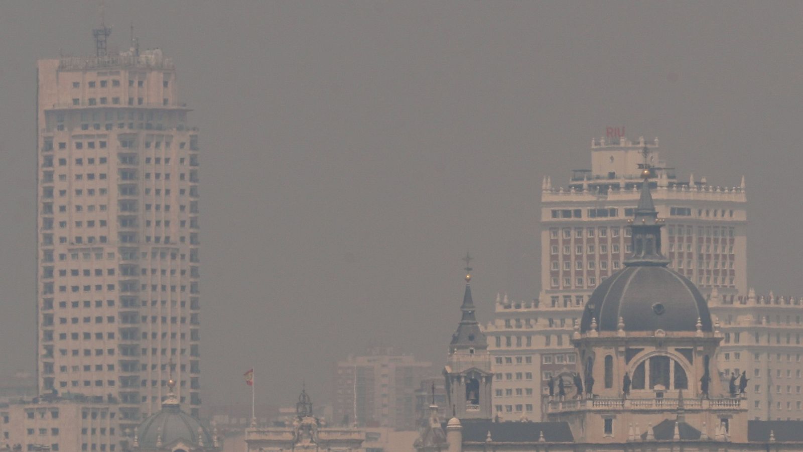 El humo de un incendio en Portugal alcanza Madrid, Toledo y Ávila 