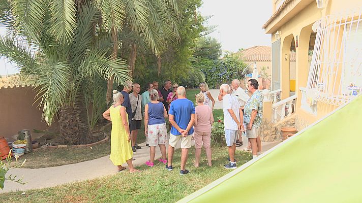 Noticias Murcia - Un centenar de vecinos ingleses de la Urbanización Valle del Sol piden legalizar sus viviendas