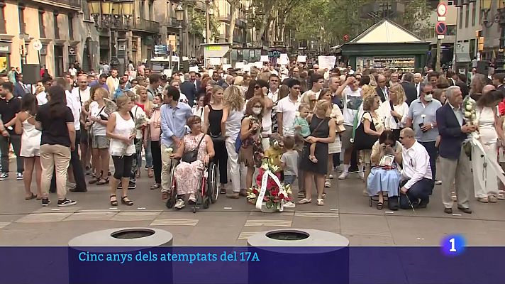Barcelona rendeix homenatge a les víctimes del 17A