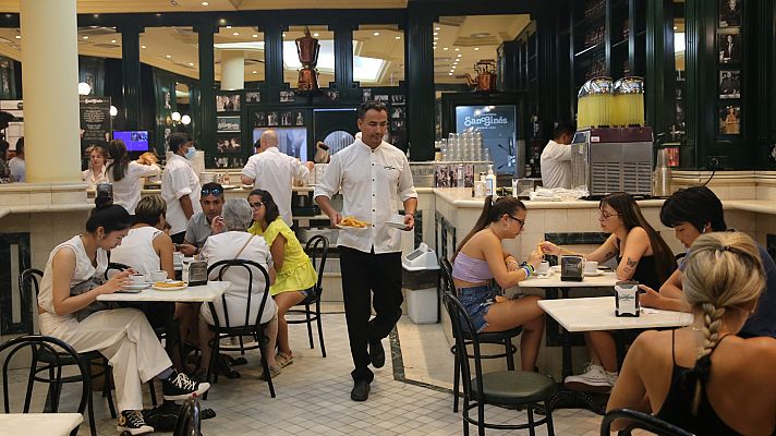 Telediario 1 - El consumo eléctrico baja un 3,7% en la primera semana del plan de ahorro energético, según el Gobierno