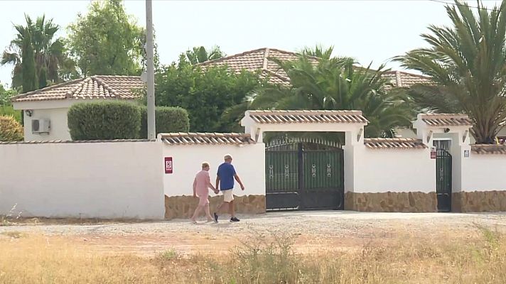 Un centenar de jubilados británicos vive en casas ilegales de Murcia desde hace dos décadas