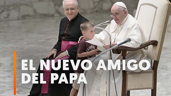 El Vaticano: un niño se cuela en audiencia general del papa Francisco