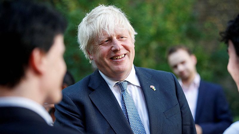 Boris Johnson, de vacaciones con el país en crisis