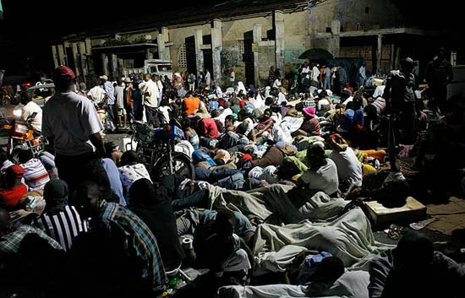 Buscan a las víctimas en los escombros en Haití | Ver