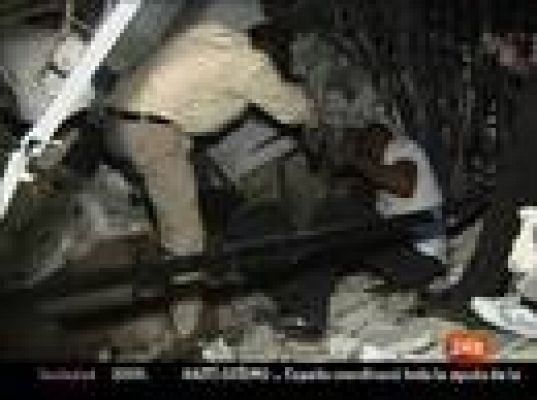  - Buscan a víctimas en los escombros