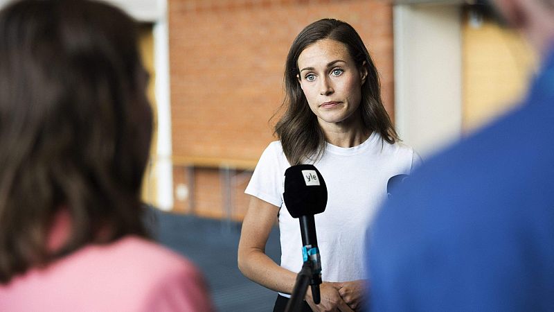 La primera ministra finlandesa, Sanna Marin, se ha visto envuelta en una polémica tras filtrarse un vídeo en el que aparece en una fiesta privada con un grupo de amigos.