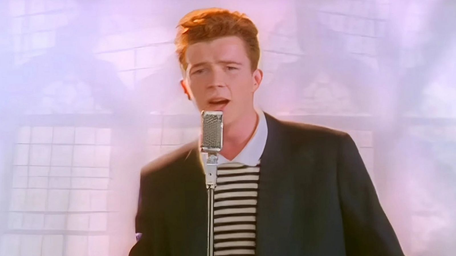 Rick Astley interpreta "Never Gonna Give You Up" en un concierto en directo 