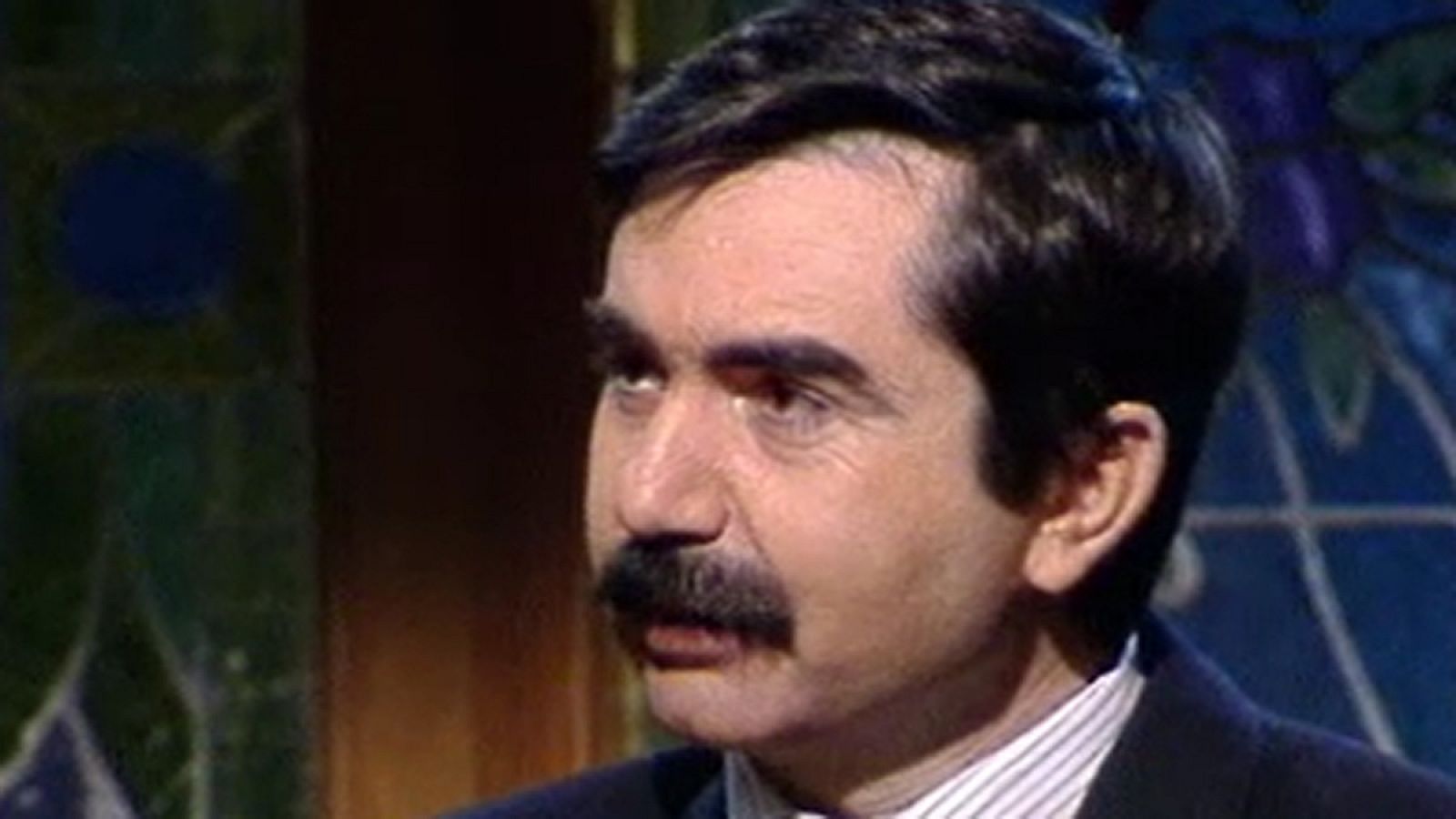 Cerca de ti - Antonio Muñoz Molina - Cerca de ti (Biografía) | Ver