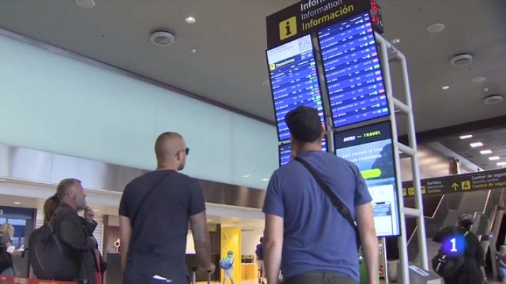 L'Informatiu - Cancel·lacions i retards per la vaga de pilots a easyJet