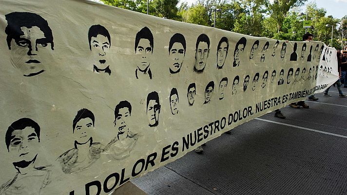 Telediario 1 - La Comisión de la Verdad en México concluye que la desaparición de 43 estudiantes en Ayotzinapa fue "un crimen de Estado"