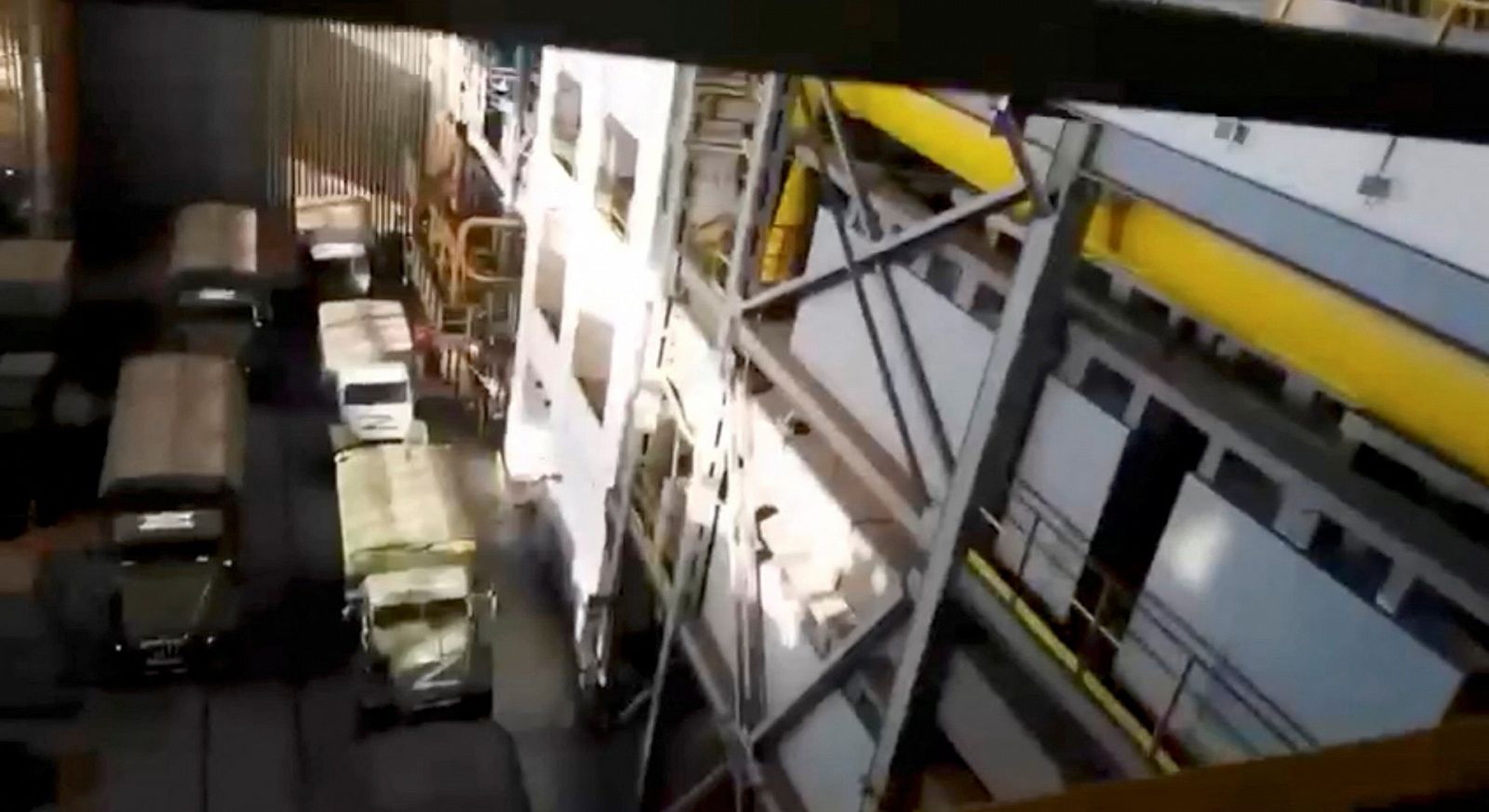 Un vídeo muestra vehículos militares rusos en un reactor nuclear en Zaporiyia