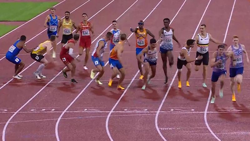 Espa�a roza la medalla en el 4x400 y supera el r�cord nacional - ver ahora