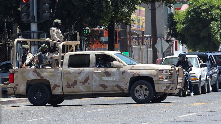 Telediario Fin de Semana - Narcoterrorismo en México: bloqueo de carreteras, tiroteos y tiendas en llamas