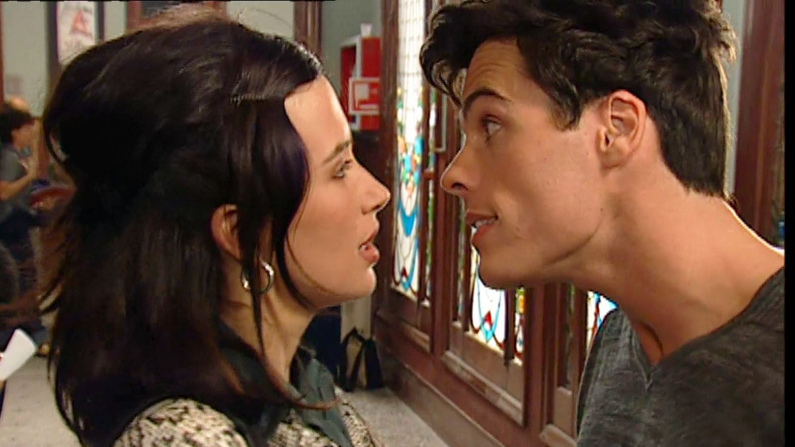 Estrellas. Happy House - Episodio 1 - Pollo con nueces chinas - Ver ahora