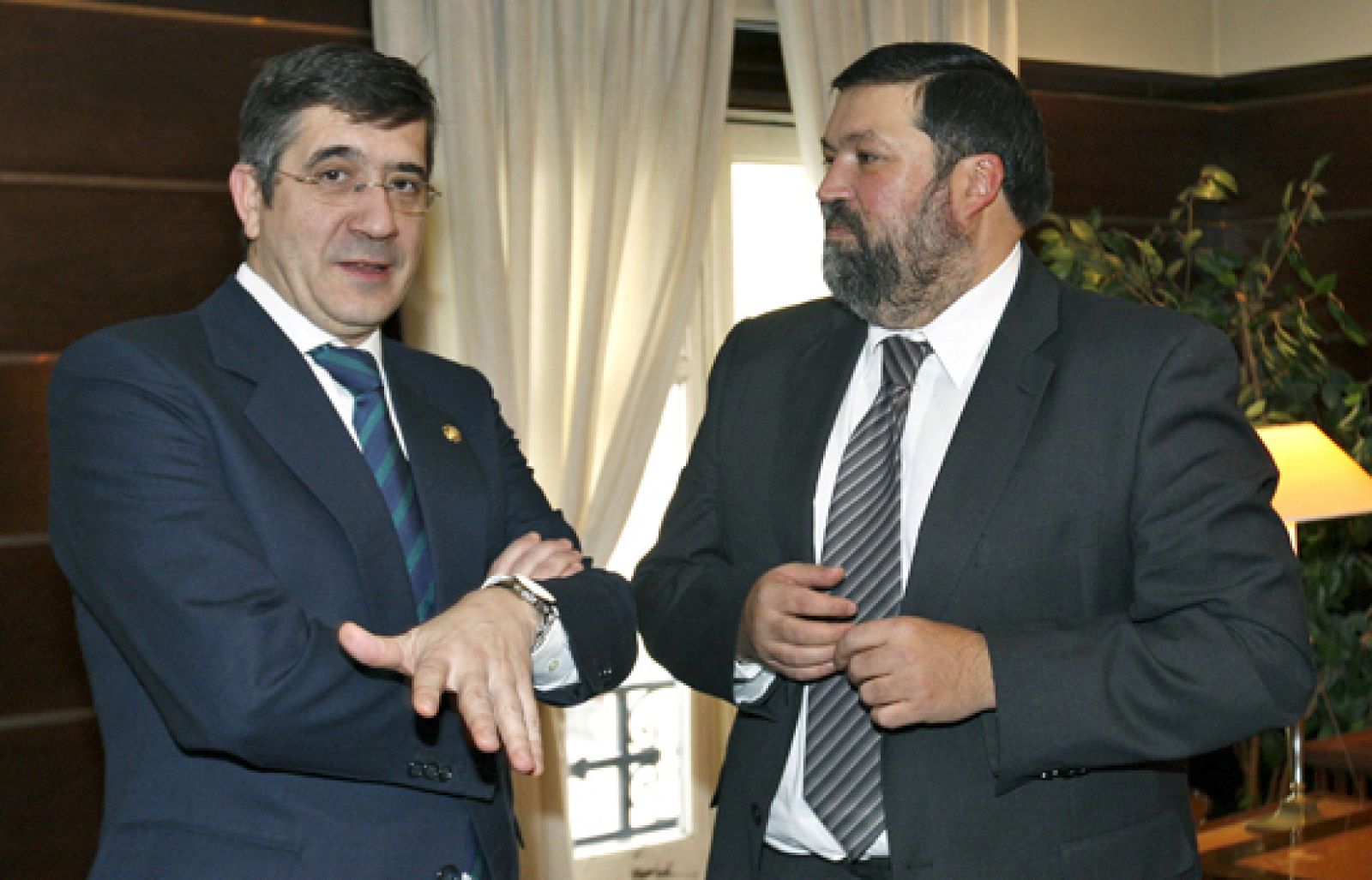 El Tribunal Supremo ha decidido archivar el caso contra Patxi López y Juan José Ibarretxe | Ver