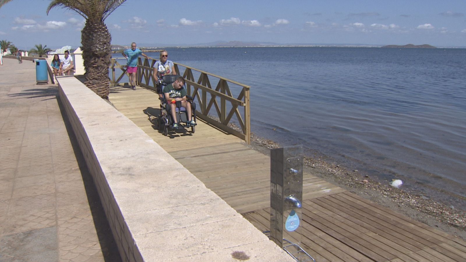 Un vecino de Los Nietos consigue que se reponga una rampa para su hijo con discapacidad