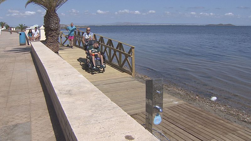 Un vecino de Los Nietos consigue que se reponga una rampa para su hijo con discapacidad