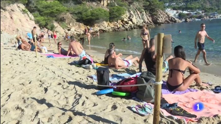 L'Informatiu - Polèmica a la platja de Begur: sense espai per poder estendre la tovallola