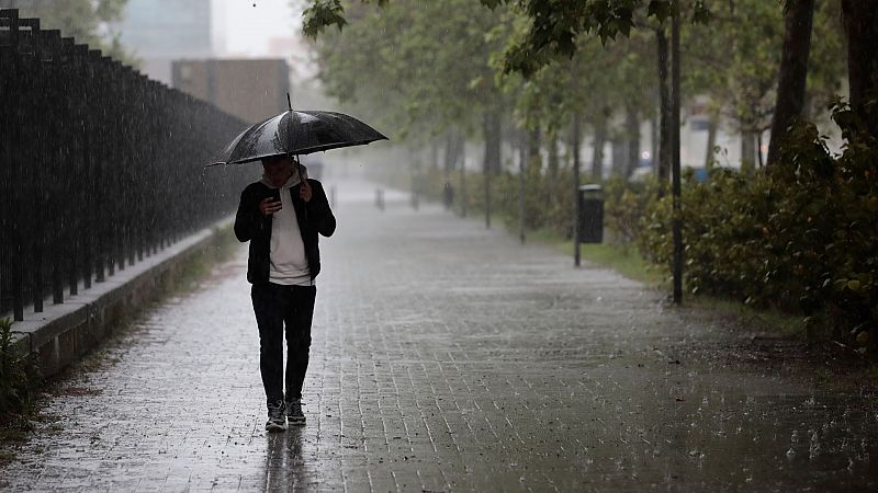La DANA deja fuertes rachas de viento, lluvias y rayos en la Comunidad Valenciana