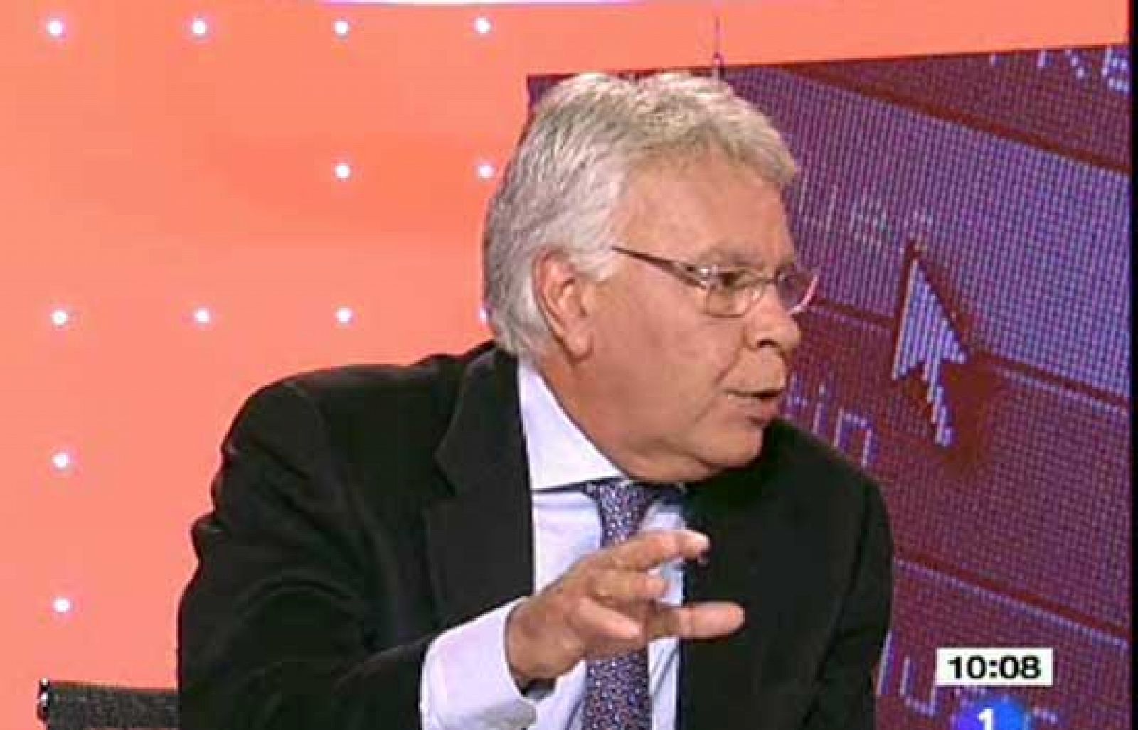 El ex presidente del Gobierno Felipe González ha pedido hoy martes en Los Desayunos de TVE a los internautas "una alternativa" para defender la propiedad intelectual sin alterar la libertad de acceso a la Red.