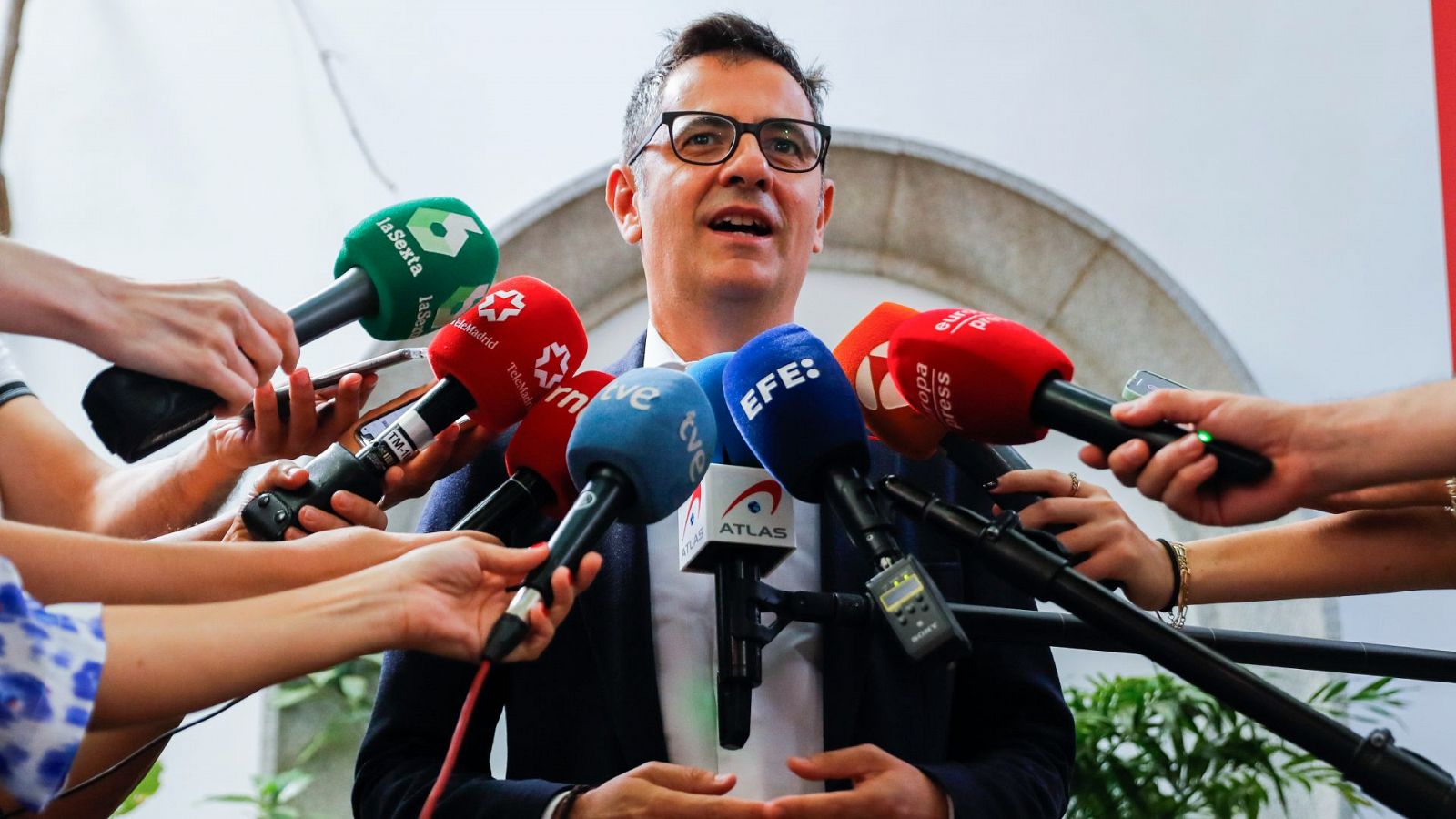 Bolaños responde a Feijóo que el Gobierno estará encantado de debatir - Informativo 24h | Ver