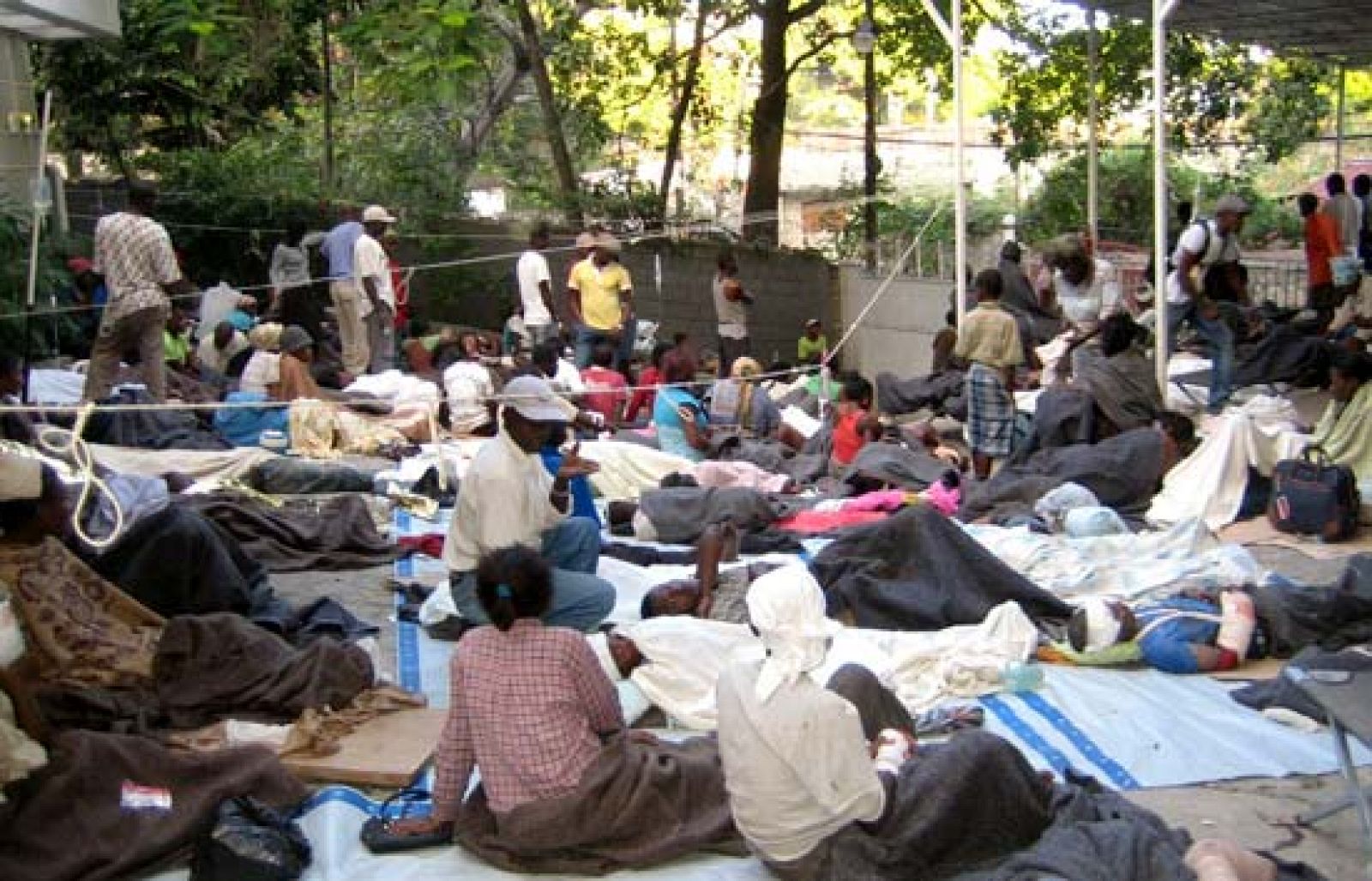 Los bomberos son los primeros en salir hacia Haití | Ver